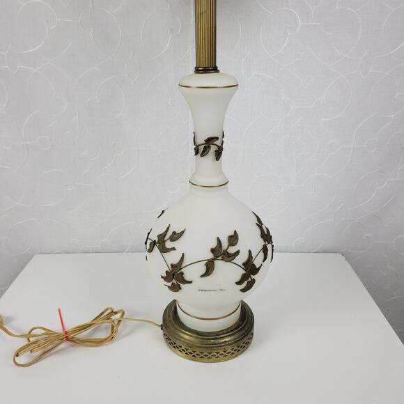 Vintage Stiffel Table Lamp White Porcelain Gold Leaf MCM Retro Hollywood Regency - Picture 8 of 16